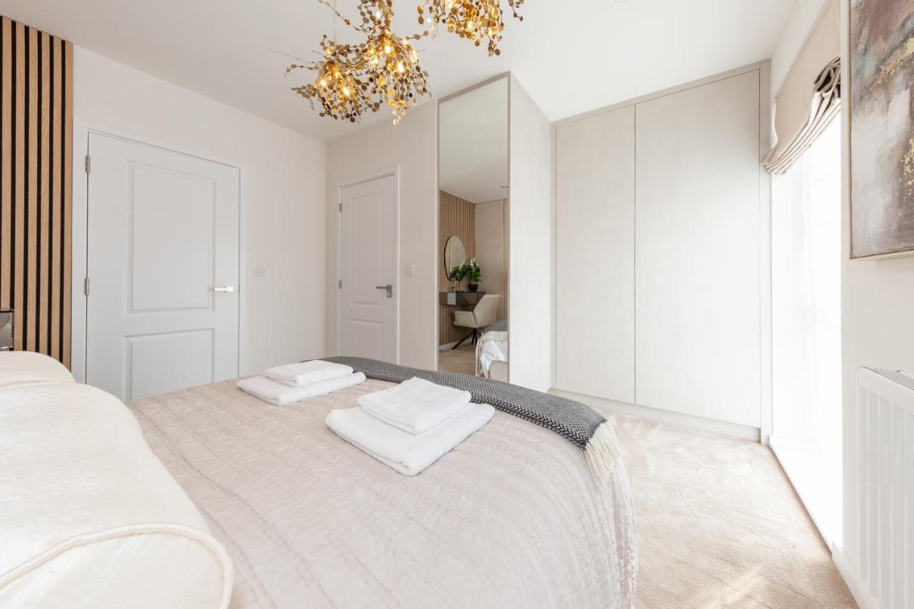 Cozen Villa Edgware Buitenkant foto