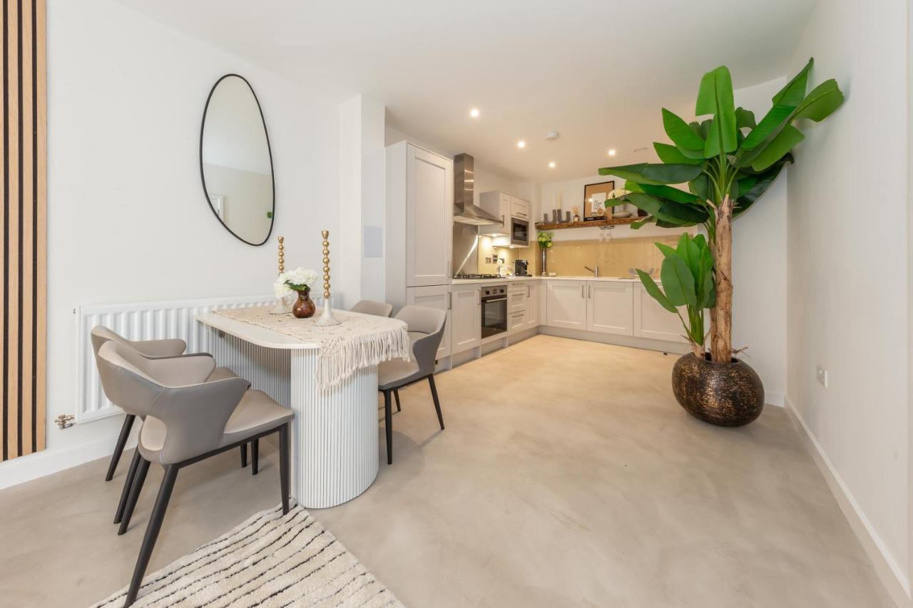 Cozen Villa Edgware Buitenkant foto